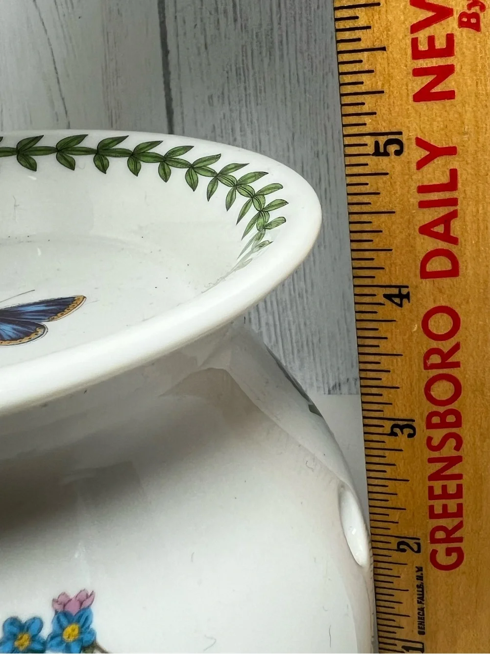 Botanical Floral Ceramic Dish with Daisies for Burning Scented Wax